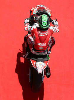 Eugene Laverty, Milwaukee Aprilia, sul tappeto rosso dopo aver conquistato il 3° posto in qualifica
