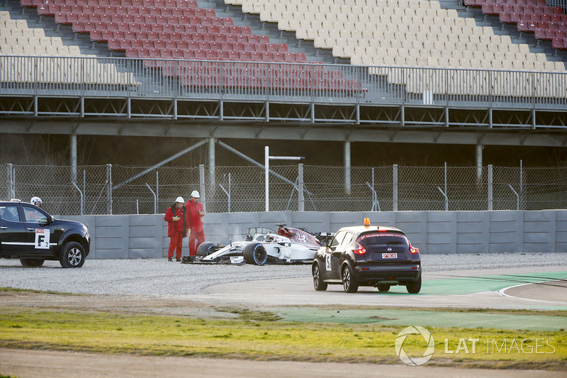 Charles Leclerc, Sauber C37, gira fuera de la pista