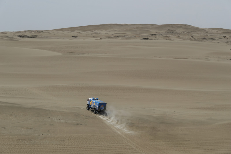 #500 Team Kamaz Master: Eduard Nikolaev, Evgeny Yakovlev, Vladimir Rybakov