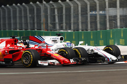 Sebastian Vettel, Ferrari SF70H, en Felipe Massa, Williams FW40