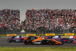 Fernando Alonso, McLaren MCL32 battles with Brendon Hartley, Scuderia Toro Rosso STR12 and Pierre Gasly, Scuderia Toro Rosso STR12 at the start of the race