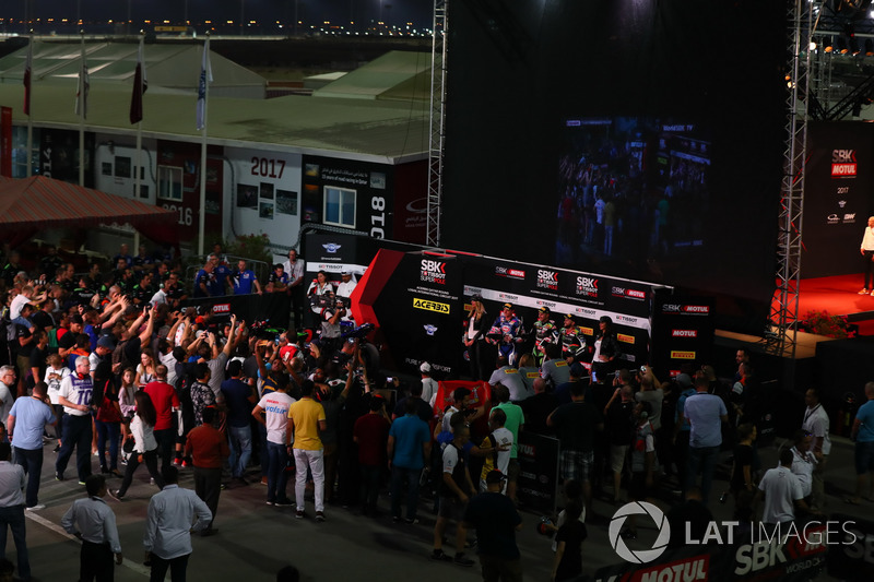Топ-3 після Суперпоулу: володар поул-позиції Джонатан Рей, Kawasaki Racing, друге місце Алес Лоус, Pata Yamaha, третє місце Том Сайкс, Kawasaki Racing