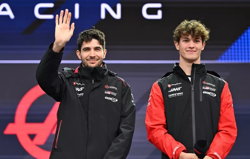 Esteban Ocon, Haas F1 Team, Oliver Bearman, Haas F1 Team