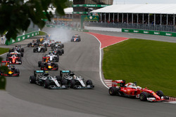 Lewis Hamilton, Mercedes AMG F1 W07 Hybrid and team mate Nico Rosberg, Mercedes AMG F1 W07 Hybrid at the start of the race