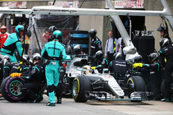 Lewis Hamilton, Mercedes AMG F1 W07 Hybrid makes a pit stop