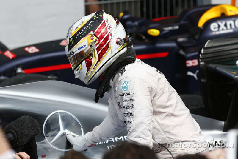 Yarış galibi Lewis Hamilton, Mercedes AMG F1 W07 Hybrid, parc ferme