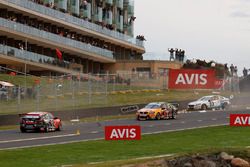 Garth Tander, Warren Luff, Holden Racing Team, Will Davison, Jonathon Webb, Tekno Autosports Holden and Scott McLaughlin, David Wall, Garry Rogers Motorsport Volvo crash