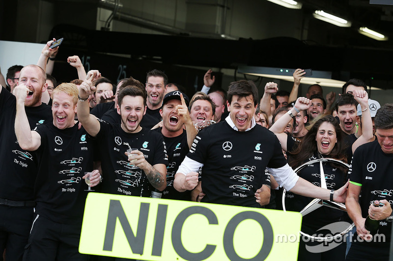 Mercedes celebra el campeonato de constructores de F1 2016