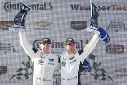 Les vainqueurs GTLM Tommy Milner, Oliver Gavin, Corvette Racing