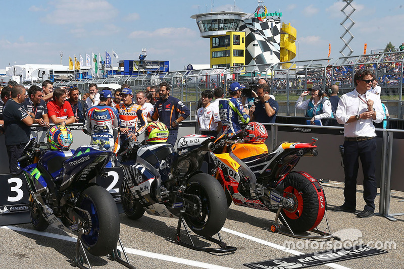 Valentino Rossi, Yamaha Factory Racing; Hector Barbera, Avintia Racing; Marc Marquez, Repsol Honda T