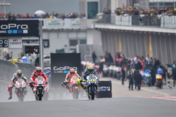 Валентино Россі, Yamaha Factory Racing та Андреа Довіціозо, Ducati Team