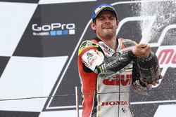 Podium : le deuxième, Cal Crutchlow, Team LCR Honda fête son résultat avec du champagne