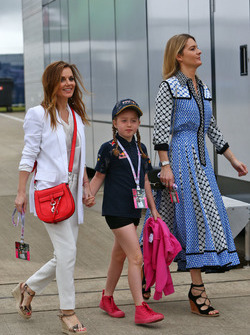 Geri Halliwell, Singer (Left) with daughter Bluebell
