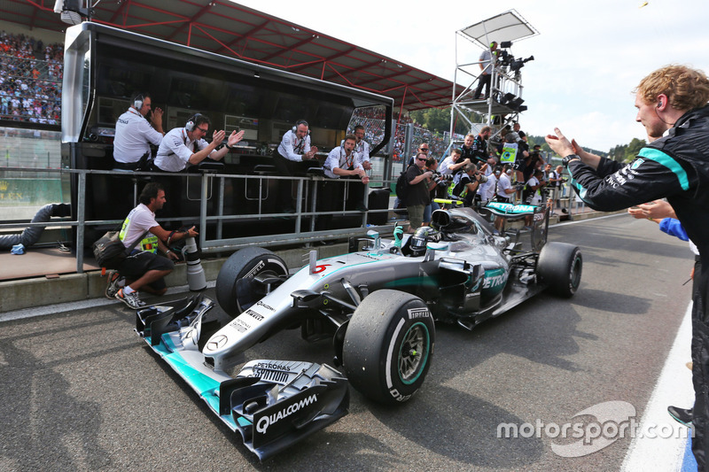 Yarış galibi Nico Rosberg, Mercedes AMG F1