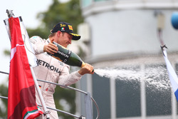 Race winner Nico Rosberg, Mercedes AMG F1 celebrates on the podium