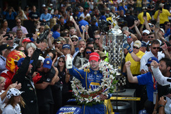 Ganador de la carrera Alexander Rossi, Herta - Andretti Autosport Honda