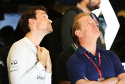(L to R): Jolyon Palmer, Renault Sport F1 Team with his father Jonathan Palmer