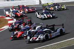#1 Porsche Team Porsche 919 Hybrid: Timo Bernhard, Mark Webber, Brendon Hartley, #6 Toyota Racing Toyota TS050 Hybrid: Stéphane Sarrazin, Mike Conway, Kamui Kobayashi