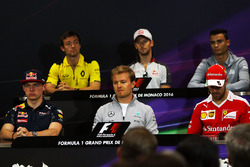 De FIA persconferentie: Jolyon Palmer, Renault Sport F1 Team, Romain Grosjean, Haas F1 Team, Pascal