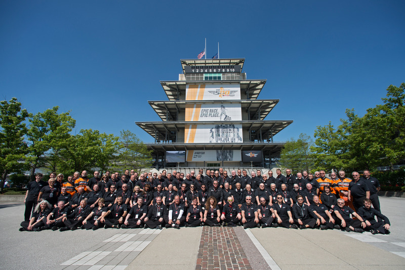Donnerstag: Die IndyCar-Truppe und die Pagode