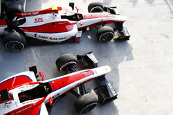 Le monoposto di Nobuharu Matsushita, ART Grand Prix e Sergey Sirotkin, ART Grand Prix in the pit lan