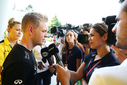 Kevin Magnussen, Renault Sport F1 Team with the media