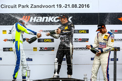 Podium: Sieger Harald Proczyk, HP Racing, SEAT Leon TCR; 2. Antti Buri, LMS Racing, SEAT Leon TCR; 3