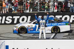 Ganador de la carrera Carl Edwards, Joe Gibbs Racing Toyota