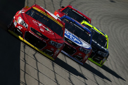 Kyle Larson, Chip Ganassi Racing Chevrolet, A.J. Allmendinger, JTG Daugherty Racing Chevrolet