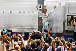 Race winner Nico Rosberg, Mercedes AMG F1 W07 Hybrid celebrates in parc ferme