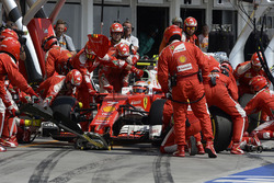 Kimi Raikkonen, Ferrari SF16-H in the pits