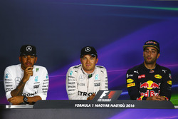 Press conference: polesitter Nico Rosberg, Mercedes AMG F1, second place Lewis Hamilton, Mercedes AM