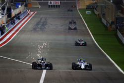 Lewis Hamilton, Mercedes AMG F1 Team W07 en Valtteri Bottas, Williams FW38