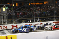 Martin Truex Jr., Furniture Row Racing Toyota, Kevin Harvick, Stewart-Haas Racing Chevrolet, Kyle Larson, Chip Ganassi Racing Chevrolet