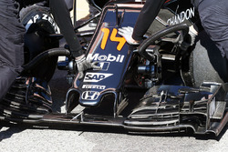 McLaren MP4-31 front wing detail