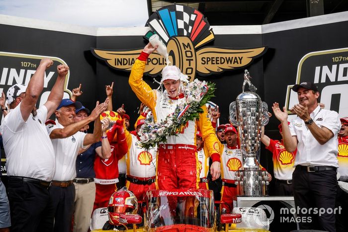 Ganador de la carrera Josef Newgarden, Team Penske Chevrolet