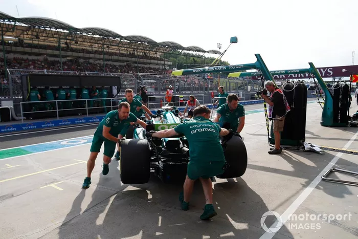Fernando Alonso, Aston Martin AMR23, vuelve al garaje