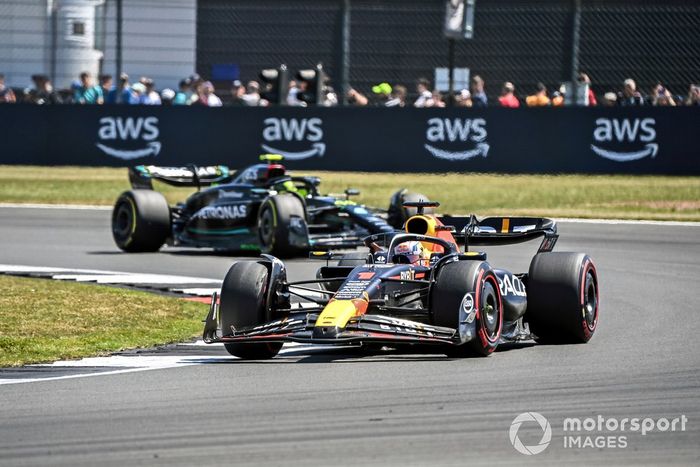 Max Verstappen, Red Bull Racing RB19, Lewis Hamilton, Mercedes F1 W14