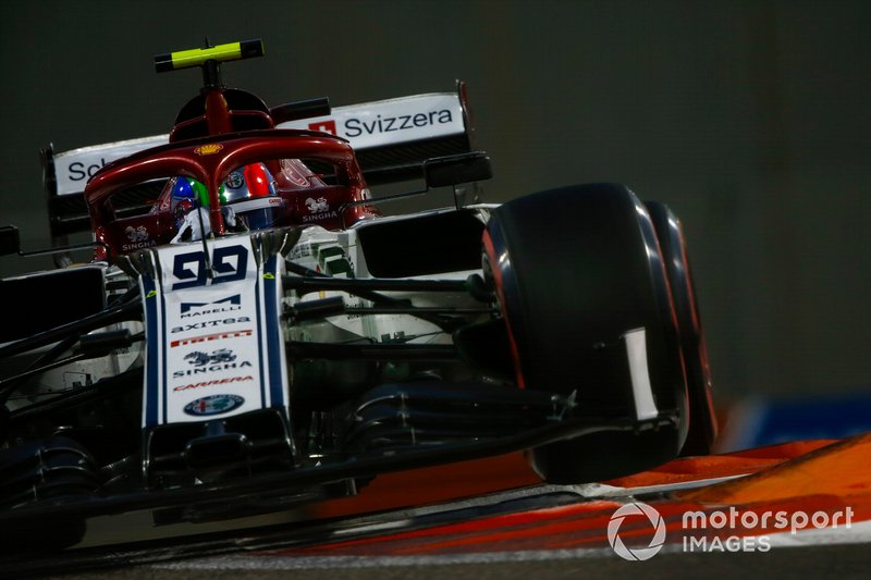 16: Antonio Giovinazzi, Alfa Romeo Racing C38, 1'38.114