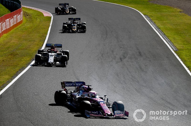Sergio Perez, Racing Point RP19, precede Antonio Giovinazzi, Alfa Romeo Racing C38, Kevin Magnussen, Haas F1 Team VF-19, e Romain Grosjean, Haas F1 Team VF-19