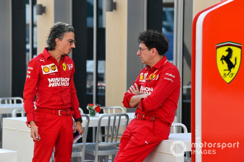 Laurent Mekies, director deportivo de Ferrari, y Mattia Binotto, jefe del equipo Ferrari
