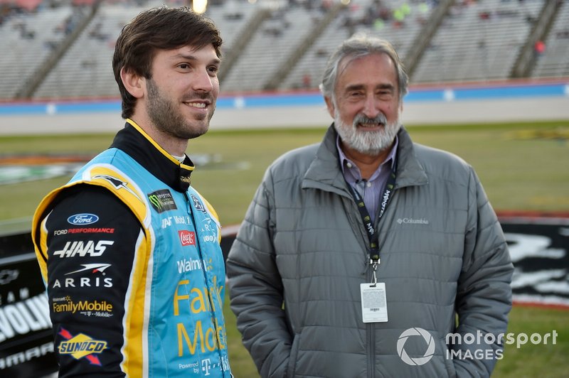 Daniel Suarez, Stewart-Haas Racing, Ford Mustang Walmart Family Mobile