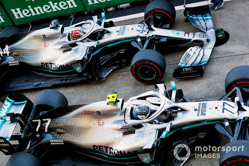 Race winner Valtteri Bottas, Mercedes AMG W10 and Lewis Hamilton, Mercedes AMG F1 W10 in Parc Ferme