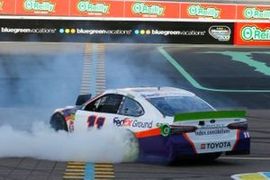 Ganador Denny Hamlin, Joe Gibbs Racing, Toyota Camry FedEx Ground