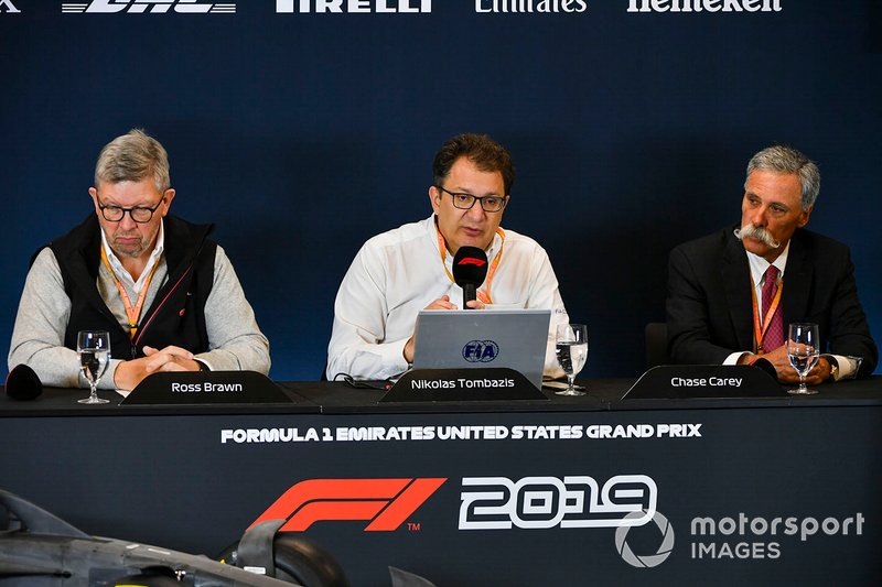 Ross Brawn, Managing Director del Motorsport, FOM, Chase Carey, Presidente, F1, e Nikolas Tombazis, svelano il regolamento tecnico 2021 della Formula 1, durante la conferenza stampa di presentazione
