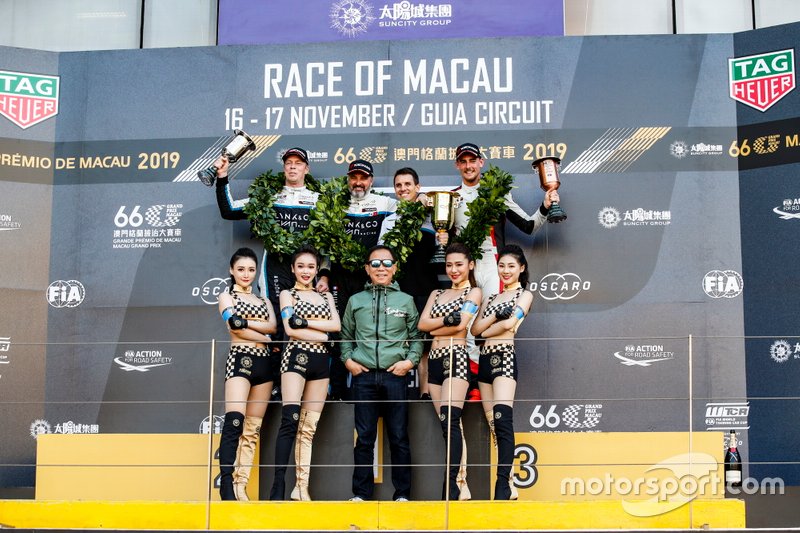 Podium: Race winner Yvan Muller, Cyan Racing Lynk & Co 03 TCR, second place Thed Björk, Cyan Racing Lynk & Co 03 TCR, third place Kevin Ceccon, Team Mulsanne Alfa Romeo Giulietta TCR