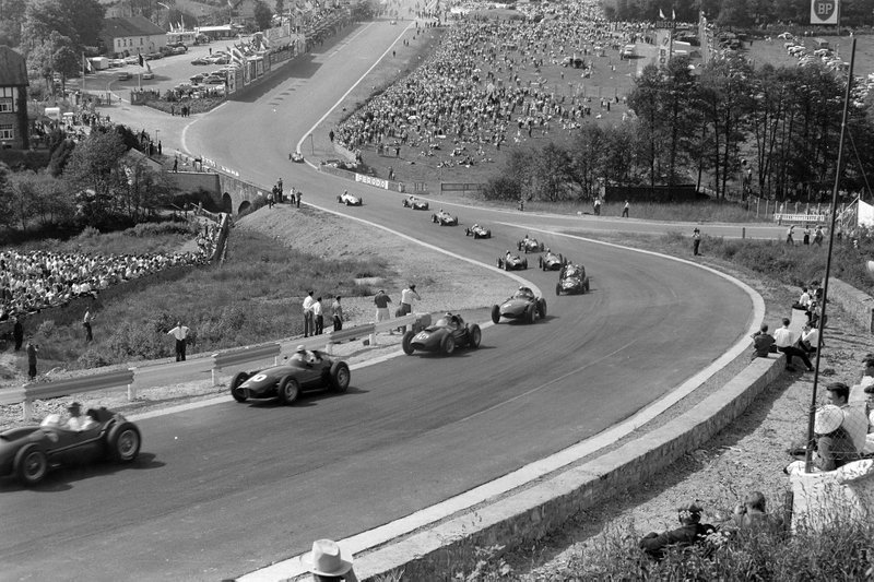 GP de Belgique - Harry Schell, BRM P25 devant Mike Hawthorn, Ferrari 246 et Stuart Lewis-Evans, Vanwall