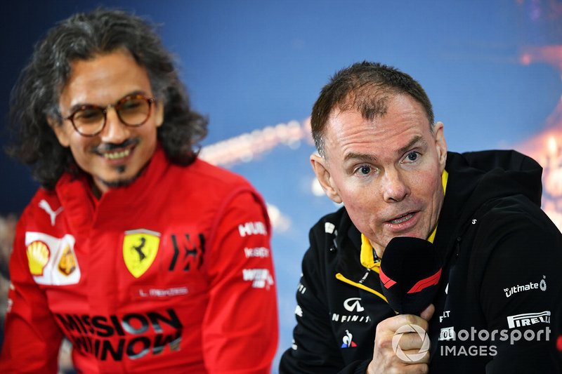 Спортивный директор Ferrari Лоран Мекис и спортивный директор Renault F1 Team Алан Пермейн