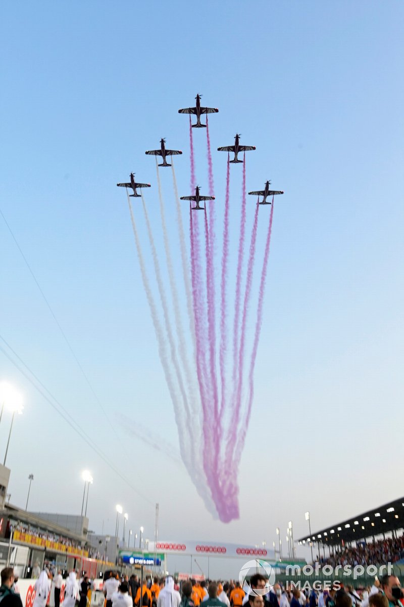 Las Fuerzas Aéreas de Qatar hacen una exhibición sobre la parrilla con sus Pilatus PC-21's