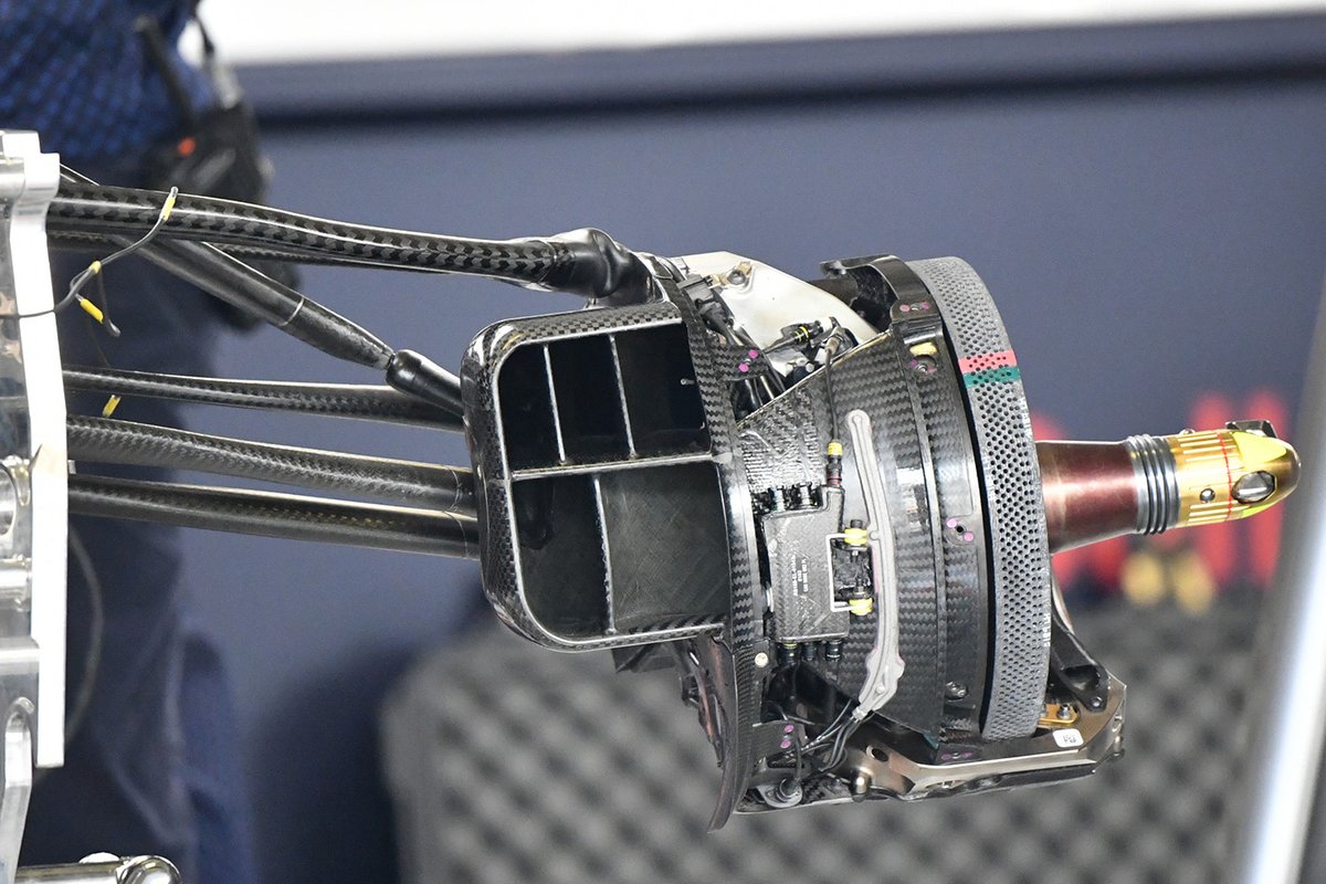 Detalle del conducto de freno del Red Bull RB16B